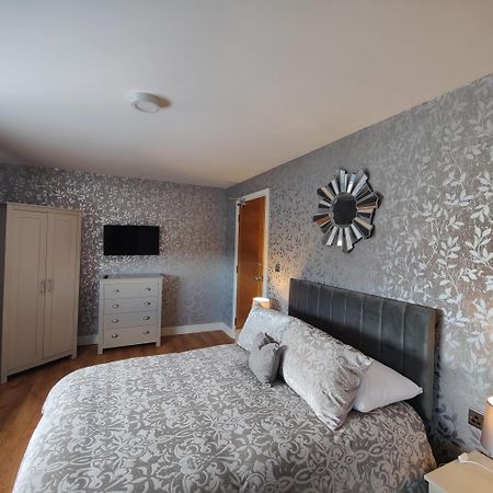 Liverpool Stays - Kempston Court Room photo